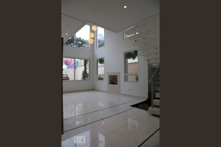 Sala  de casa de condomínio à venda com 4 quartos, 250m² em Residencial Morumbi, São Paulo