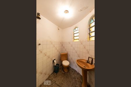 Casa para alugar com 300m², 3 quartos e 6 vagasBanheiro de Serviço