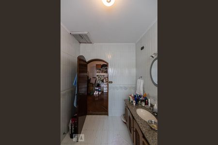 Casa para alugar com 300m², 3 quartos e 6 vagasBanheiro Social