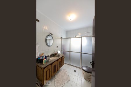 Casa para alugar com 300m², 3 quartos e 6 vagasBanheiro Social