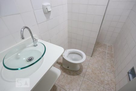 Casa para alugar com 80m², 2 quartos e 1 vaga Casa para alugar com 80m², 2 quartos e 1 vagaBanheiro