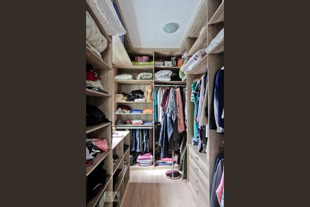 Casa à venda com 142m², 4 quartos e 2 vagasCloset da Suíte 1