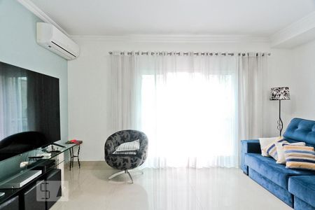 Sala de casa à venda com 4 quartos, 147m² em Vila Romero, São Paulo