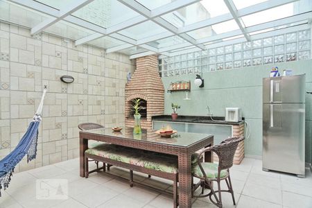 Casa à venda com 142m², 4 quartos e 2 vagasQuintal