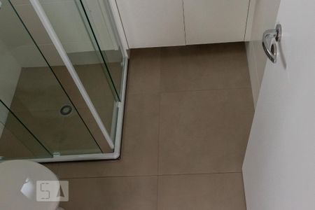 Banheiro de kitnet/studio para alugar com 1 quarto, 26m² em Mirandópolis, São Paulo