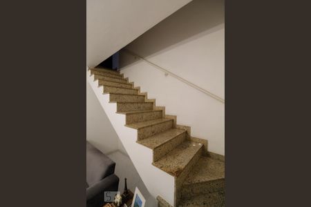 Escada de casa à venda com 3 quartos, 137m² em Jardim Munhoz, Guarulhos