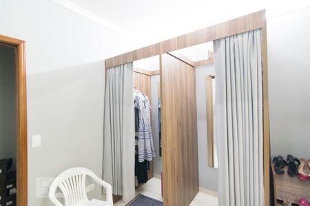 Casa à venda com 273m², 5 quartos e 4 vagasQuarto 2 Edícula