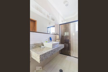 Casa à venda com 273m², 5 quartos e 4 vagasBanheiro da Suíte 1