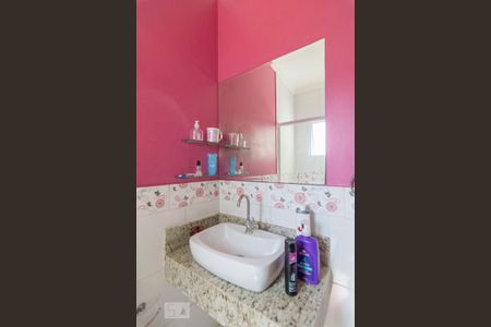 Casa à venda com 273m², 5 quartos e 4 vagasBanheiro da Suíte 2