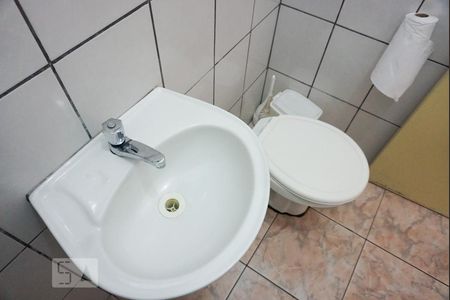 Banheiro de casa para alugar com 1 quarto, 40m² em Vila Guilhermina, São Paulo