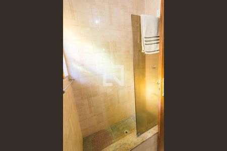 Casa de condomínio à venda com 503m², 4 quartos e 5 vagasBanheiro da Suíte 1