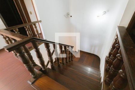 Casa de condomínio à venda com 503m², 4 quartos e 5 vagasEscada