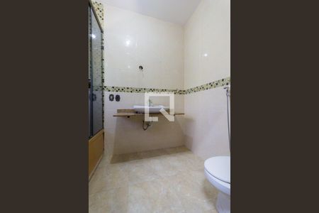 Casa de condomínio à venda com 503m², 4 quartos e 5 vagasBanheiro da Suíte 2