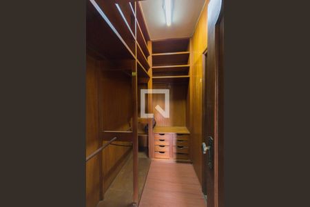 Casa de condomínio à venda com 503m², 4 quartos e 5 vagasCloset da Suíte 2