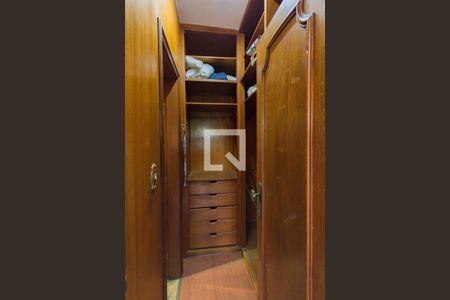 Casa de condomínio à venda com 503m², 4 quartos e 5 vagasCloset da Suíte 1