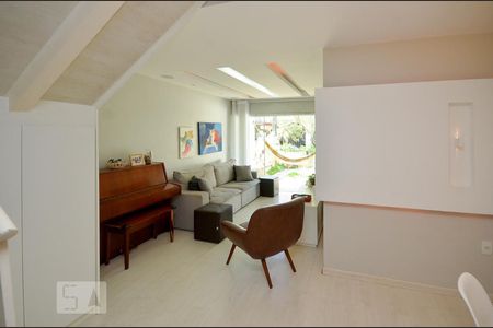 Sala de casa de condomínio à venda com 3 quartos, 120m² em Badu, Niterói