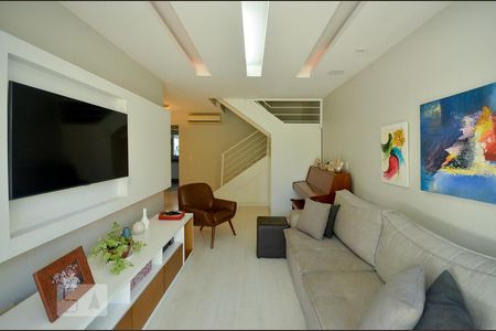 Sala de casa de condomínio à venda com 3 quartos, 120m² em Badu, Niterói