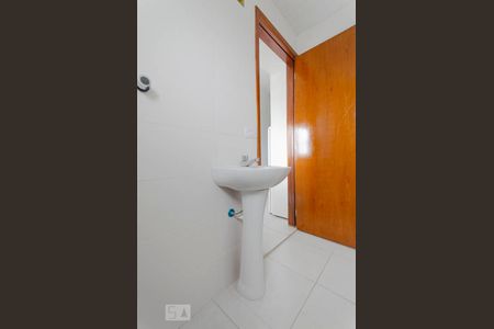 Banheiro de kitnet/studio para alugar com 1 quarto, 20m² em Vila Marieta, São Paulo