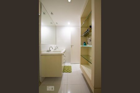 Apartamento à venda com 162m², 3 quartos e 2 vagasBanheiro da Suíte