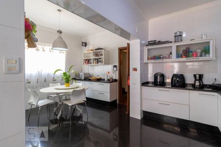 Casa à venda com 280m², 3 quartos e 2 vagasCozinha
