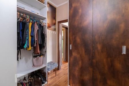 Casa à venda com 280m², 3 quartos e 2 vagasSuíte - Closet 1