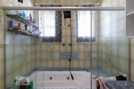 Casa à venda com 280m², 3 quartos e 2 vagasBanheiro da Suíte