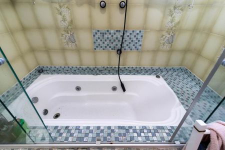 Casa à venda com 280m², 3 quartos e 2 vagasBanheiro da Suíte - Banheira