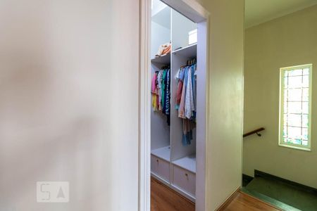 Casa à venda com 280m², 3 quartos e 2 vagasCorredor