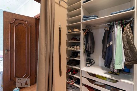 Casa à venda com 280m², 3 quartos e 2 vagasSuíte - Closet 2