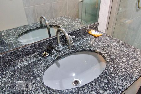 Apartamento à venda com 81m², 3 quartos e 2 vagas Apartamento à venda com 81m², 3 quartos e 2 vagasBanheiro