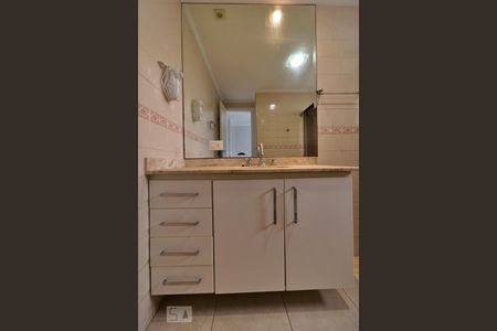 Apartamento à venda com 81m², 3 quartos e 2 vagas Apartamento à venda com 81m², 3 quartos e 2 vagasBanheiro da Suíte