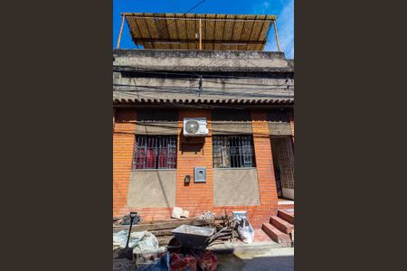 Casa à venda com 180m², 3 quartos e 1 vaga Casa à venda com 180m², 3 quartos e 1 vagaFachada