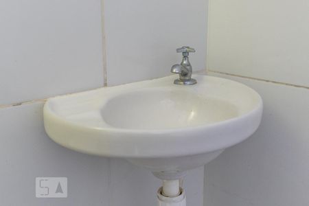 Banheiro de apartamento para alugar com 1 quarto, 28m² em Vila Medeiros, São Paulo