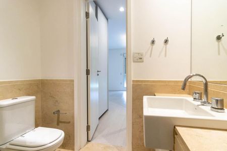 Apartamento para alugar com 60m², 1 quarto e 2 vagas Apartamento para alugar com 60m², 1 quarto e 2 vagasBanheiro da Suite