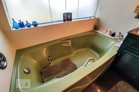 Casa de condomínio à venda com 450m², 4 quartos e 4 vagasBanheiro Suíte 2