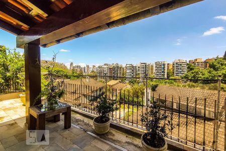 Casa de condomínio à venda com 450m², 4 quartos e 4 vagasVista da Varanda