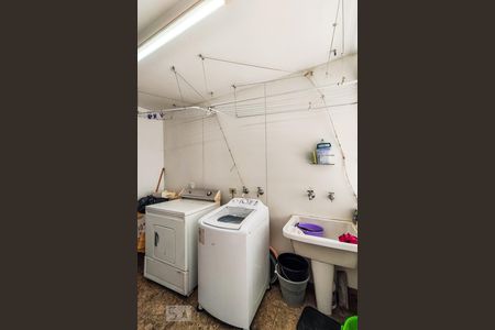 Casa de condomínio à venda com 450m², 4 quartos e 4 vagasÁrea de Serviço