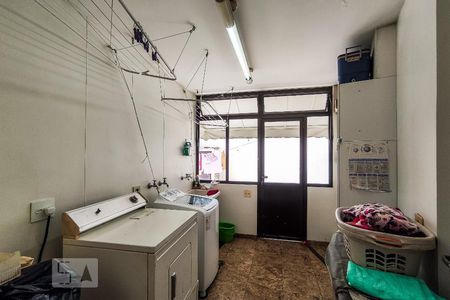 Casa de condomínio à venda com 450m², 4 quartos e 4 vagasÁrea de Serviço