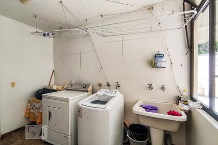 Casa de condomínio à venda com 450m², 4 quartos e 4 vagasÁrea de Serviço