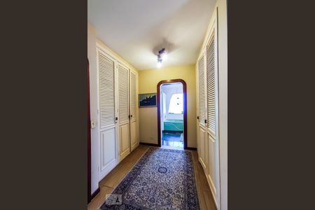 Casa de condomínio à venda com 450m², 4 quartos e 4 vagasCloset Suíte 2