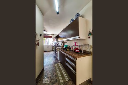 Casa de condomínio à venda com 450m², 4 quartos e 4 vagasCozinha integrada