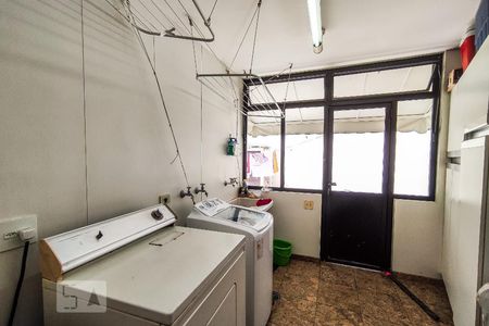 Casa de condomínio à venda com 450m², 4 quartos e 4 vagasÁrea de Serviço