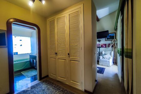 Casa de condomínio à venda com 450m², 4 quartos e 4 vagasSuíte 2