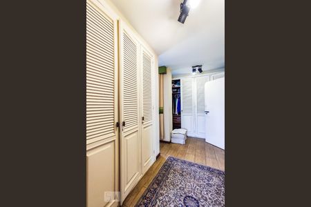 Casa de condomínio à venda com 450m², 4 quartos e 4 vagasCloset Suíte 2