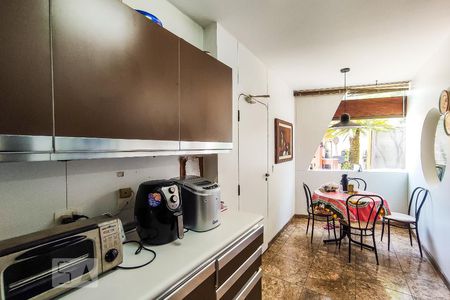 Casa de condomínio à venda com 450m², 4 quartos e 4 vagasCozinha integrada