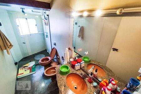 Casa de condomínio à venda com 450m², 4 quartos e 4 vagasBanheiro dos Quartos