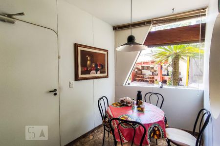 Casa de condomínio à venda com 450m², 4 quartos e 4 vagasCozinha integrada