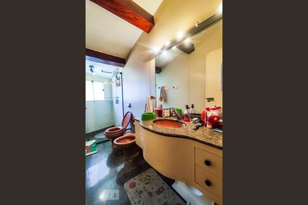 Casa de condomínio à venda com 450m², 4 quartos e 4 vagasBanheiro dos Quartos