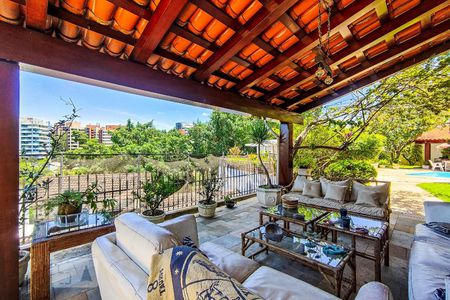 Casa de condomínio à venda com 450m², 4 quartos e 4 vagasVaranda da Sala