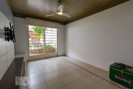 Sala de TV de casa à venda com 4 quartos, 310m² em Jardim Peri Peri, São Paulo